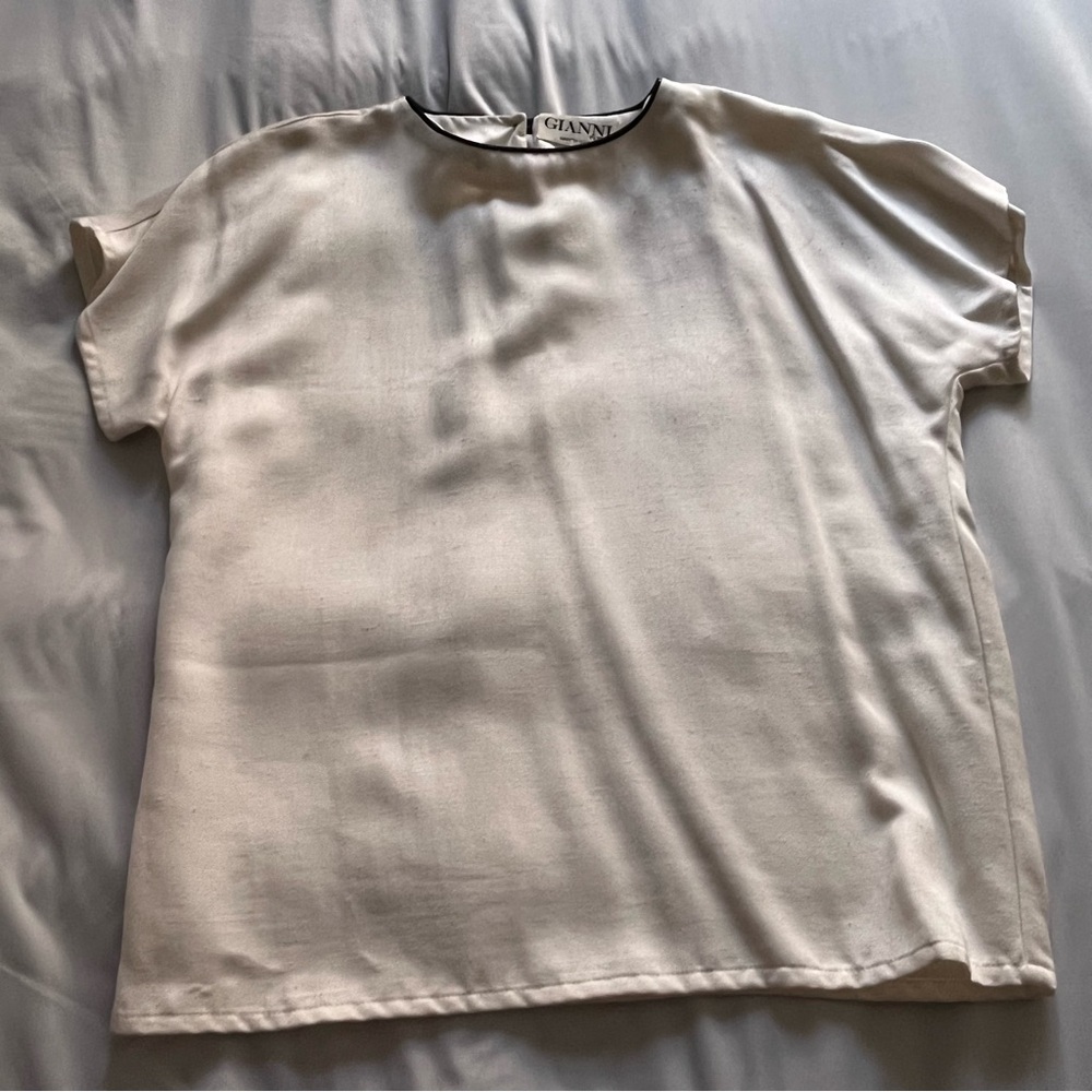 Gianni Petite Silk Blend Cream Short Sleeve Blouse